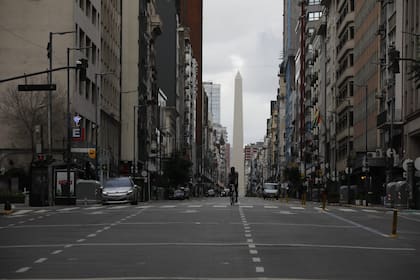 Avenida Corrientes vacía en los primeros días de las nuevas restricciones ante la segunda ola de coronavirus