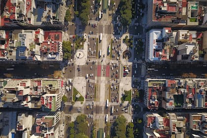 Avenida de Mayo en el cruce con la avenida 9 de Julio