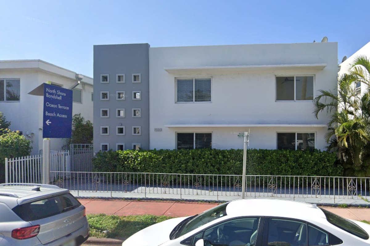 Avenida Harding 7330, en Miami, donde vivía la mujer argentina que murió a causa de las puñaladas que recibió el lunes por la tarde