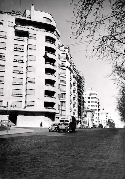 Avenida Juramento, justo donde comienzan las Barrancas de Belgrano.