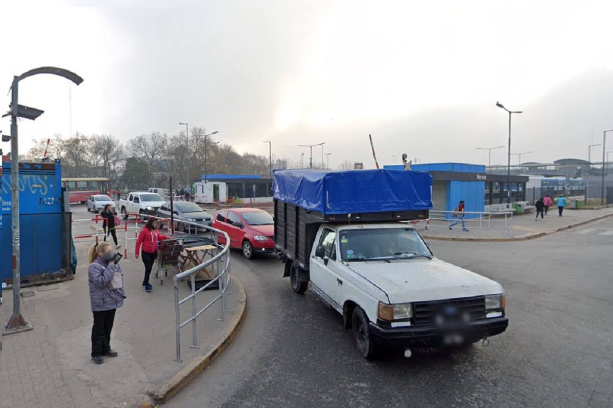 Avenida Piovano y Martínez Melo, en Moreno, donde fue detenida una policía bonaerense por asaltar a mano armada a cinco jóvenes que habían salido de un boliche
