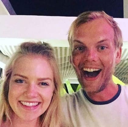 Avicii apareció en una foto con una fanática