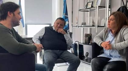 Ávila mantuvo reuniones con Torres y la candidata a intendenta de Comodoro por JxC, Ana Clara Romero.
