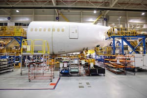 Más problemas para Boeing: un empleado denuncia graves fallas de fabricación en el fuselaje de uno de sus aviones
