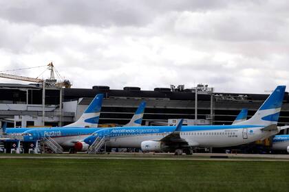 Aviones de Aerolineas Argentinas en el aeroparque de Buenos Aires