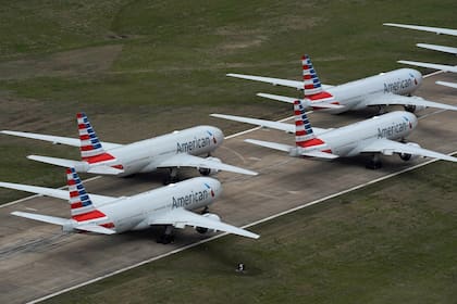 Aviones en tierra, una de las postales de la pandemia.