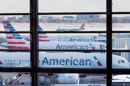 Aviones de American Airlines en la terminal del Aeropuerto Nacional Ronald Reagan, el 29 de enero de