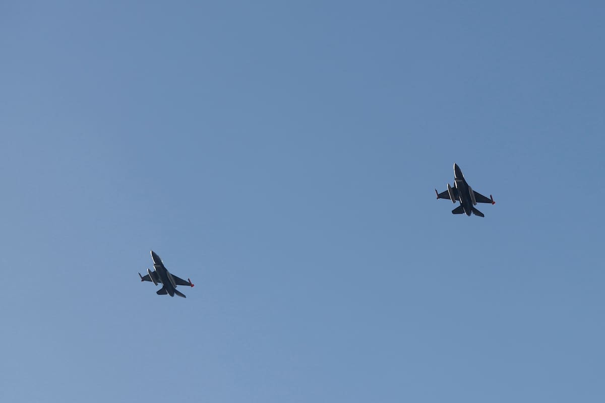 Aviones de combate de EE.UU. interceptaron dos aeronaves que ingresaron al espacio aéreo restringido donde estaba Trump.