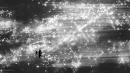Aviones de la RAF británica lanzaron toneladas de bombas explosivas y de material incendiario