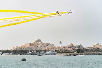 Aviones militares formaron parte de una ceremonia de bienvenida para el Papa Francisco en el palacio presidencial.