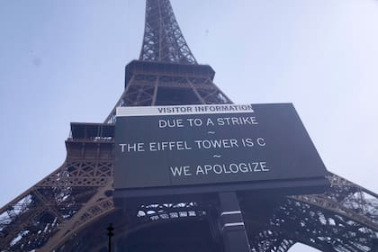 Aviso de cierre en la Torre Eiffel por una nueva ronda de huelgas y protestas