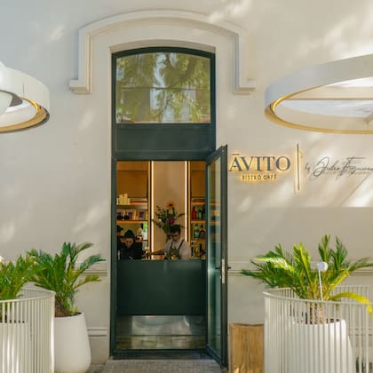 Ávito se emplaza dentro de un antiguo convento, y la arquitectura es parte central de la experiencia