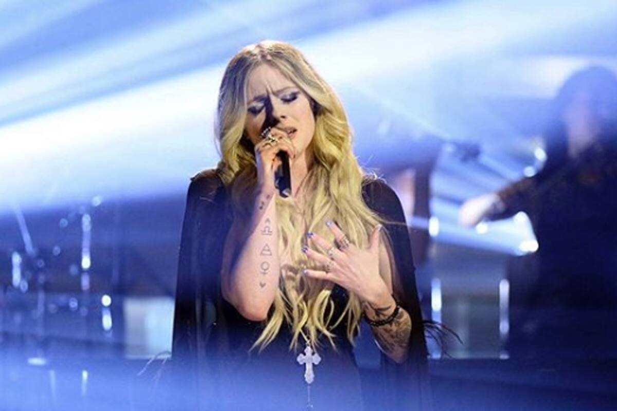 Avril Lavigne lanzó un nuevo disco