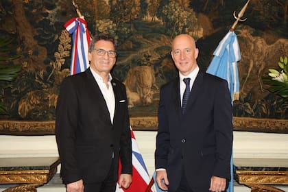 Avruj y el embajador británico, Mark Kent, se reunieron anteayer