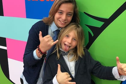 Axel con su hermano Izan