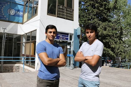 Axel Córdoba y Denis Álvarez, emprendedores y estudiantes de Geología en Neuquén