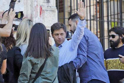 Axel Kicillof al llegar a la Casa de Gobierno de La Plata para reunirse con María Eugenia Vidal