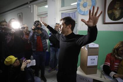 Axel Kicillof al votar en Pilar