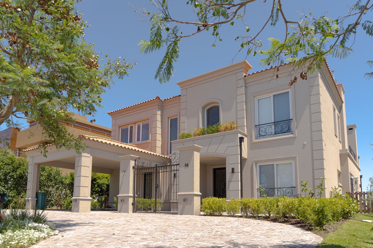 Axel Kicillof busca aumentar el impuesto inmobiliario hasta un 300%