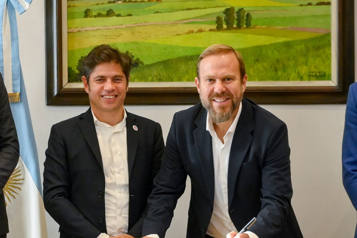 Axel Kicillof con el intendente de Ezeiza, Gastón Granados