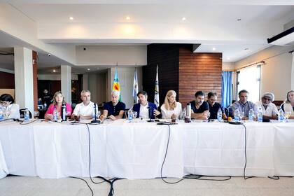 Axel Kicillof, el 28 de enero, en Villa Gesell, donde reunió a intendentes aliados