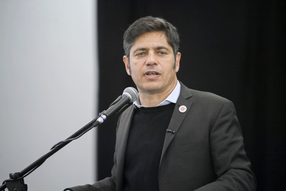 Axel Kicillof en Carlos Casares arremetió contra el presidente Javier Milei