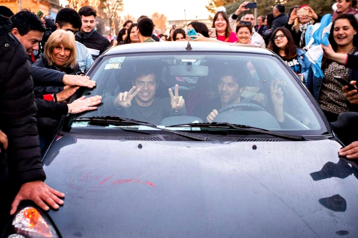 Axel Kicillof en el Kicimóvil