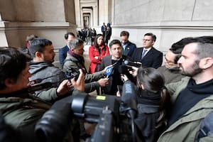 Kicillof opinó sobre el caso Adorni y habló de “pendrives” para la provincia