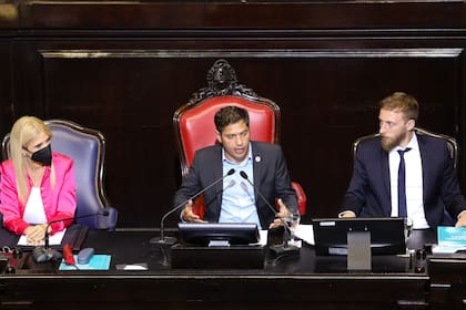 Axel Kicillof, en la apertura de sesiones de este año, con Verónica Magario y Federico Otermín, titulares del Senado y Diputados