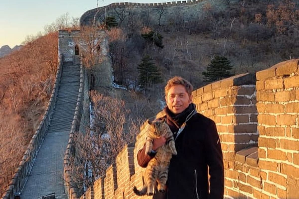 Axel Kicillof en la Muralla China, en 2022