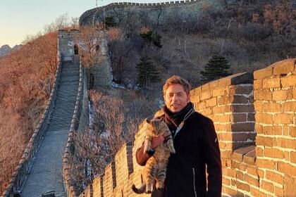 Axel Kicillof en la Muralla China, en 2022