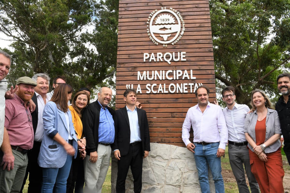 Axel Kicillof en la reinauguración del parque municipal "La Scaloneta"