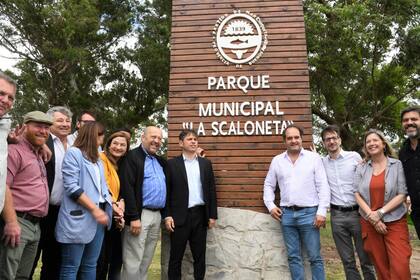 Axel Kicillof en la reinauguración del parque municipal "La Scaloneta"