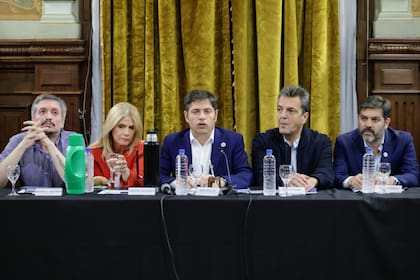 Axel Kicillof, este viernes en La Plata junto a Máximo Kirchner, Verónica Magario, Sergio Massa y Carlos Bianco