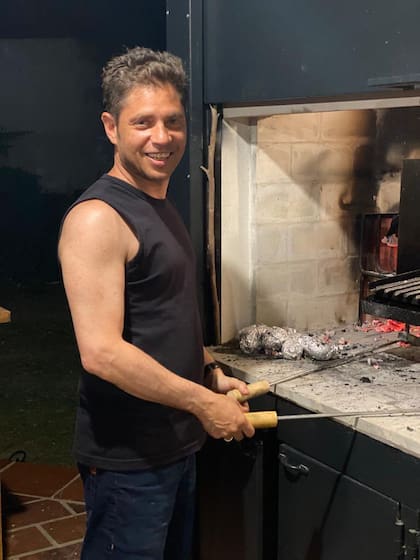 Axel Kicillof festejó fin de año en la isla Martín García y compartió el asado en las redes
