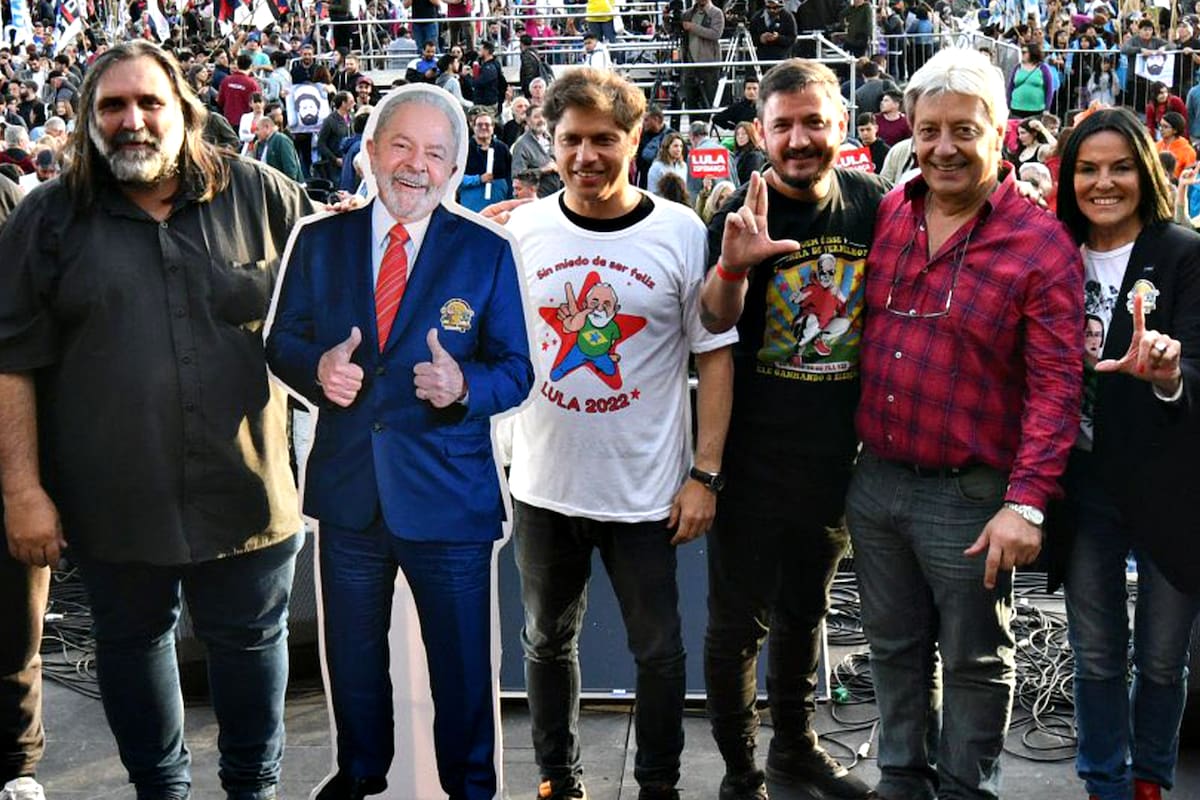 Axel Kicillof hizo campaña con un Lula de cartón