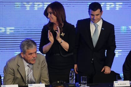 Axel Kicillof, Julio De Vido, Cristina Kirchner y Miguel Galuccio, durante la presentación del plan estratégico de YPF, en 2012