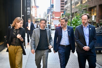 Axel Kicillof junto a Carlos Bianco, Pablo López y Cecilia Nicolini en New York