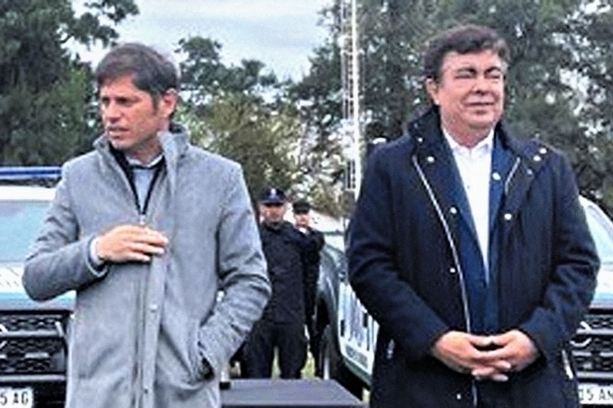 Axel Kicillof, junto a Fernando Espinoza, poco después del procesamiento de este último