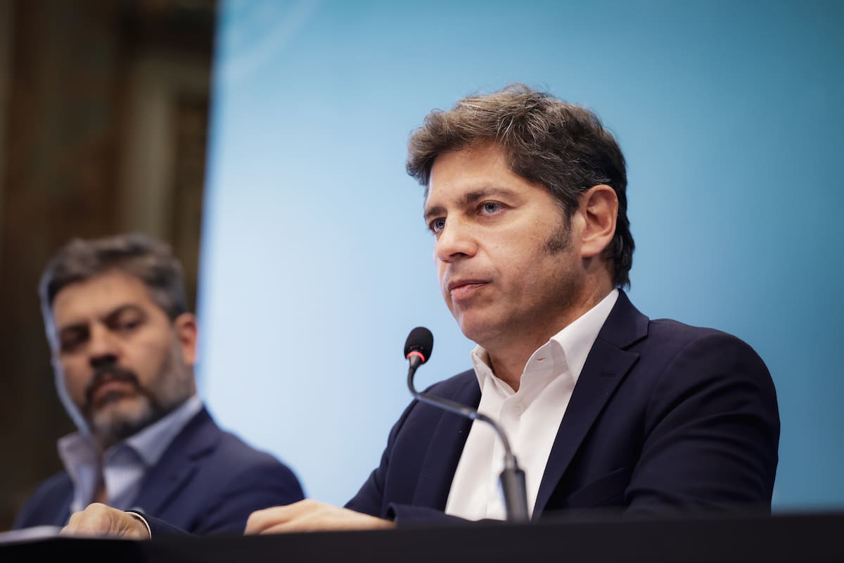 Axel Kicillof junto a intendentes en La Plata