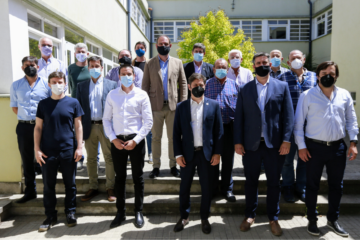 Axel Kicillof, junto a intendentes y ministros en Miramar