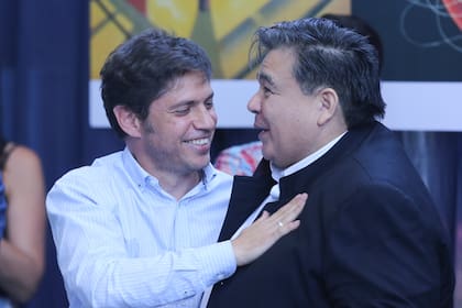 Axel Kicillof junto a Mario Ishii, en un acto de la campaña 2019 en José C. Paz