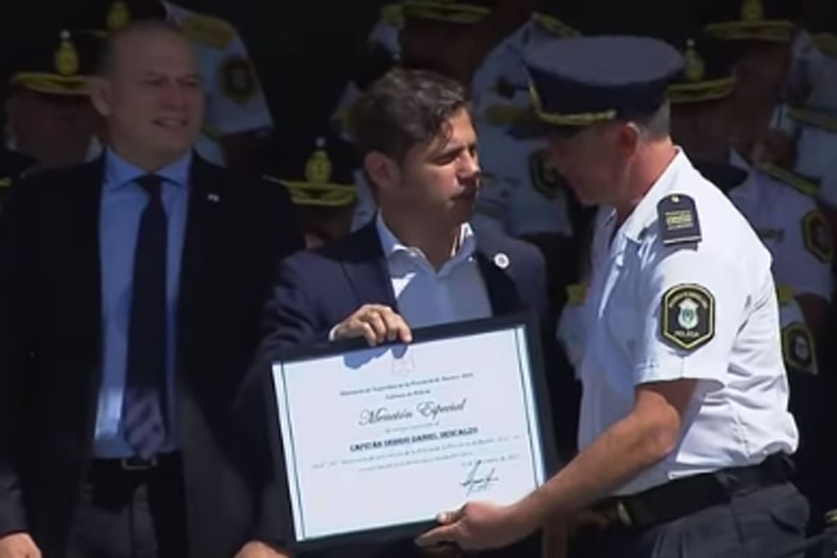 Axel Kicillof junto a Sergio Berni en un acto en la escuela de policía Juan Vucetich