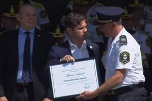 Axel Kicillof junto a Sergio Berni en un acto en la escuela de policía Juan Vucetich