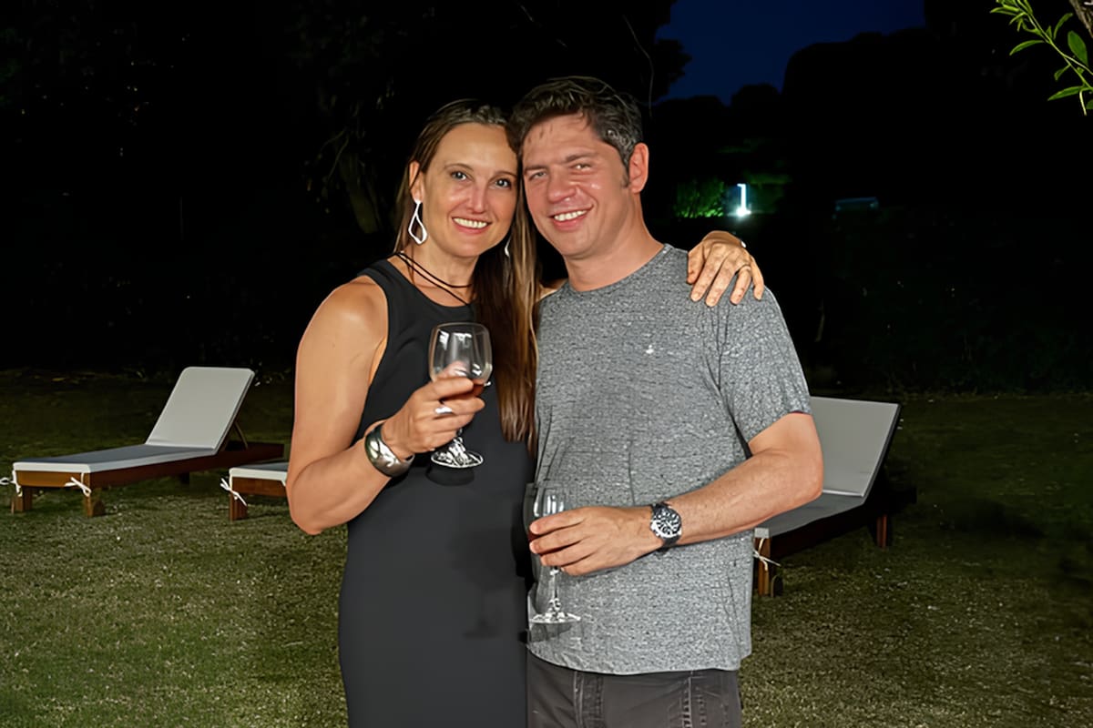 Axel Kicillof, junto a su esposa Soledad Quereilhac, durante la celebración por Año Nuevo