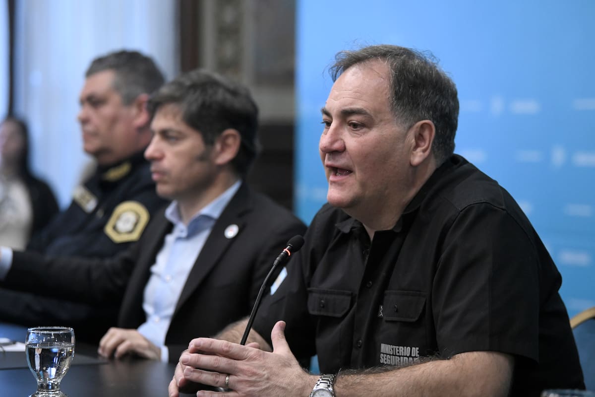 Axel Kicillof, junto a su ministro de Seguridad, Javier Alonso