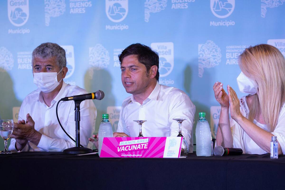 Axel Kicillof junto a Verónica Magario y el intendente de Villa Gesell, Gustavo Barrera
