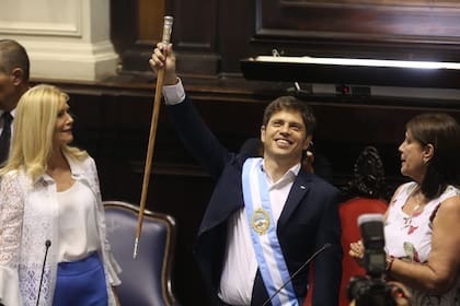 Axel Kicillof junto a Verónica Magario y Teresa García, al asumir como gobernador