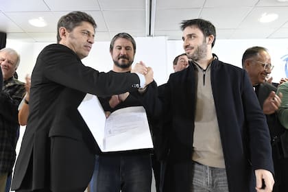 Axel Kicillof junto al gobernador Torres, en Chubut