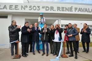 Axel Kicillof, Martín Insaurralde y Alberto Sileoni hoy en la inauguración de la escuela especial N°503 Dr. René Favaloro, en Lomas de Zamora